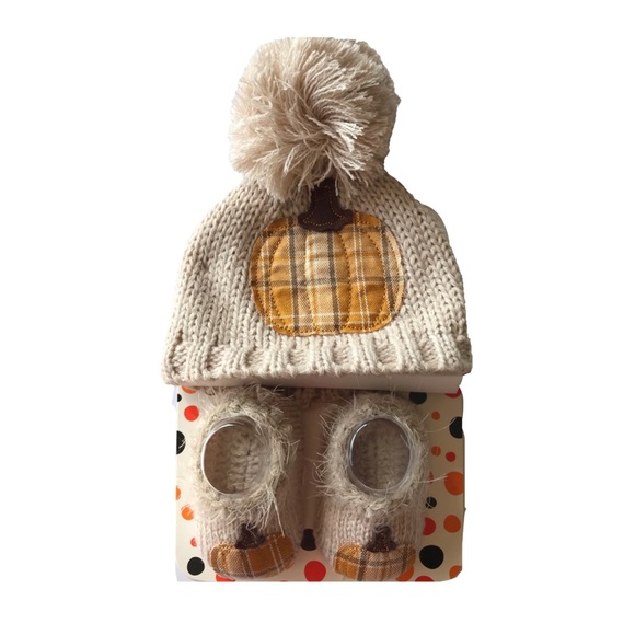 HALLOWEEN 🎃 NEWBORN HAT & BOOTIES - Picture 2 of 4